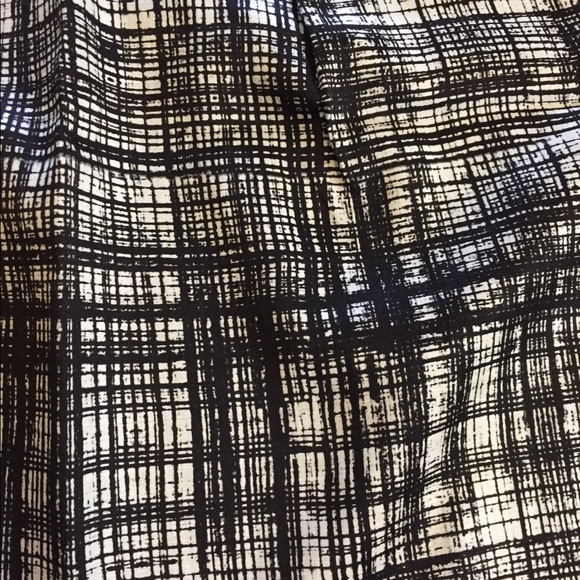 Ann Taylor LOFT skirt size 6. Black & white design - Picture 4 of 6